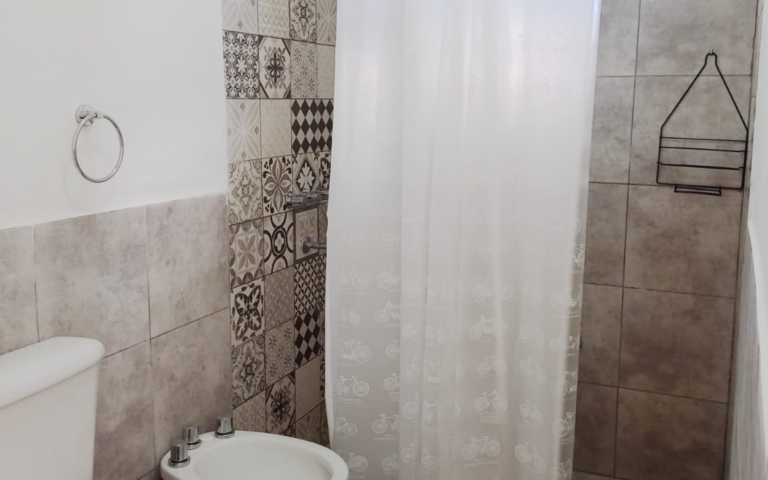 Baño totalmente equipado.