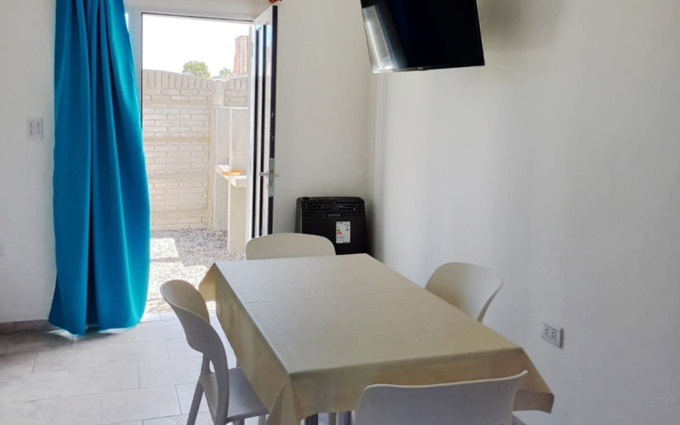 Departamento con sala y TV por cable
